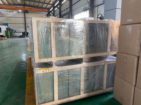 أجزاء صناعة الدفع بالحقن البلاستيكية المخصصة مع أشكال وألوان مخصصة في مواد ABS / PP / Polycarbonate